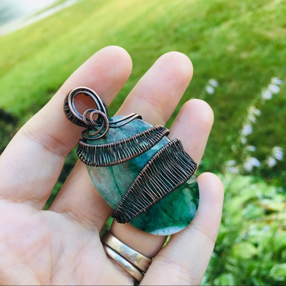 Green Agate copper wire wrapped pendant necklace - Picture 3 of 8